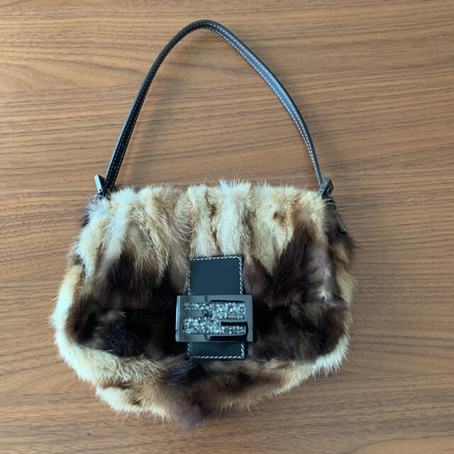 FENDI(フェンディ)のFENDI マンマバケット レディースのバッグ(ショルダーバッグ)の商品写真