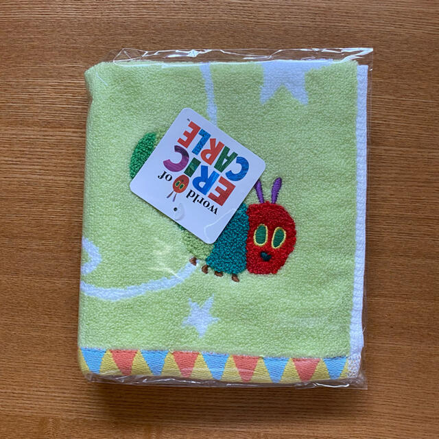 はらぺこあおむし　タオル　エリックカール　ERICCARLE キッズ/ベビー/マタニティのキッズ/ベビー/マタニティ その他(その他)の商品写真