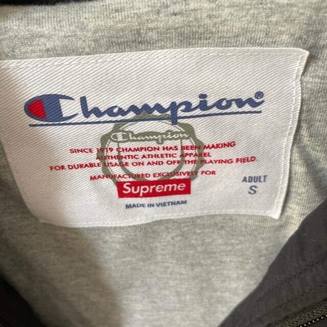 Supreme(シュプリーム)のsupreme ×Champion バックビッグロゴトラックジャケット メンズのジャケット/アウター(ナイロンジャケット)の商品写真