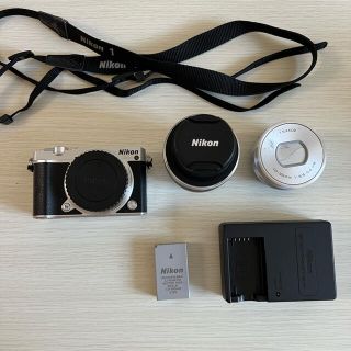 ニコン(Nikon)のNikon ミラーレス一眼　Nikon1 J5 シルバー(ミラーレス一眼)