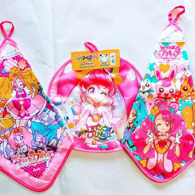 BANDAI(バンダイ)のループ付きハンドタオル三枚組(プリキュア) キッズ/ベビー/マタニティのこども用ファッション小物(その他)の商品写真