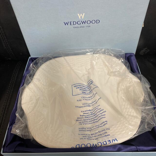 WEDGWOOD(ウェッジウッド)のWEDGWOOD 白い皿 インテリア/住まい/日用品のキッチン/食器(食器)の商品写真