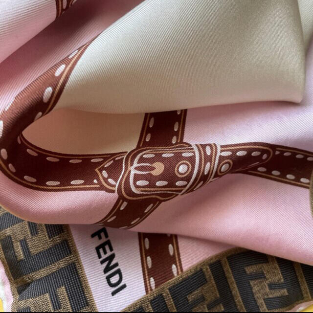 FENDI(フェンディ)の専用　希少　美品　フェンディ シルクスカーフ　セレリアシリーズ　you &me　 レディースのファッション小物(バンダナ/スカーフ)の商品写真