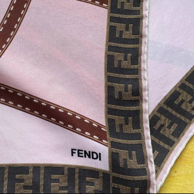 FENDI(フェンディ)の専用　希少　美品　フェンディ シルクスカーフ　セレリアシリーズ　you &me　 レディースのファッション小物(バンダナ/スカーフ)の商品写真