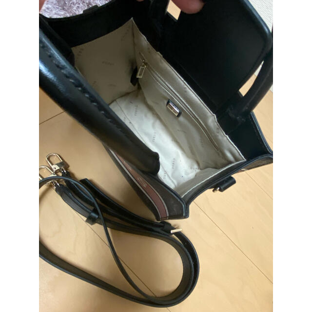 GUESS(ゲス)のGUESS 2wayハンドバッグ レディースのバッグ(ハンドバッグ)の商品写真