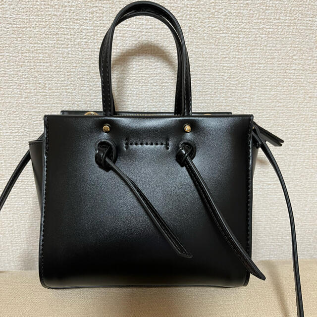 ZARA(ザラ)のZARA ノット付き MINI シティバッグ レディースのバッグ(ショルダーバッグ)の商品写真