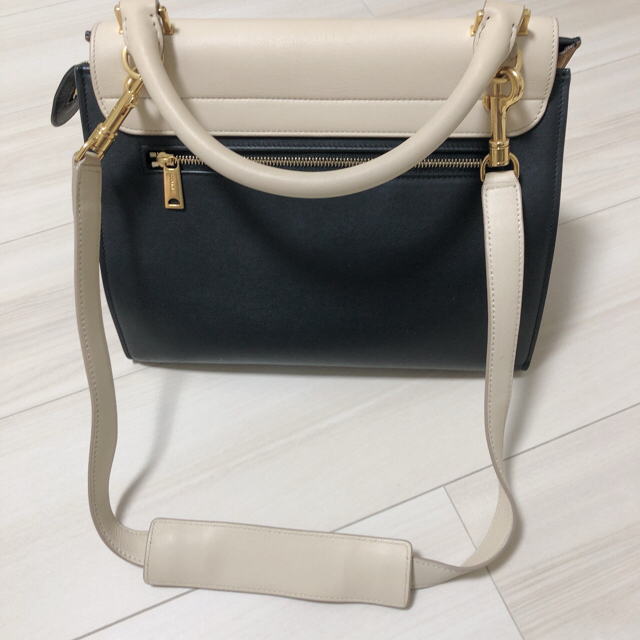 celine(セリーヌ)の【CELINE】トラペーズ ミスモールショルダーバッグ レディースのバッグ(ショルダーバッグ)の商品写真