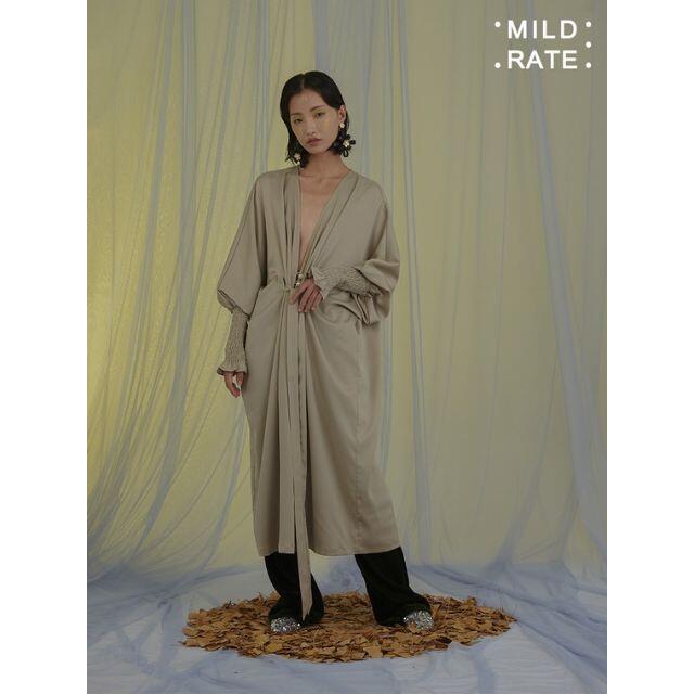 Ameri VINTAGE(アメリヴィンテージ)のMILD RATE ロング サテンローブドレス ワンピース 羽織 レディースのワンピース(ロングワンピース/マキシワンピース)の商品写真