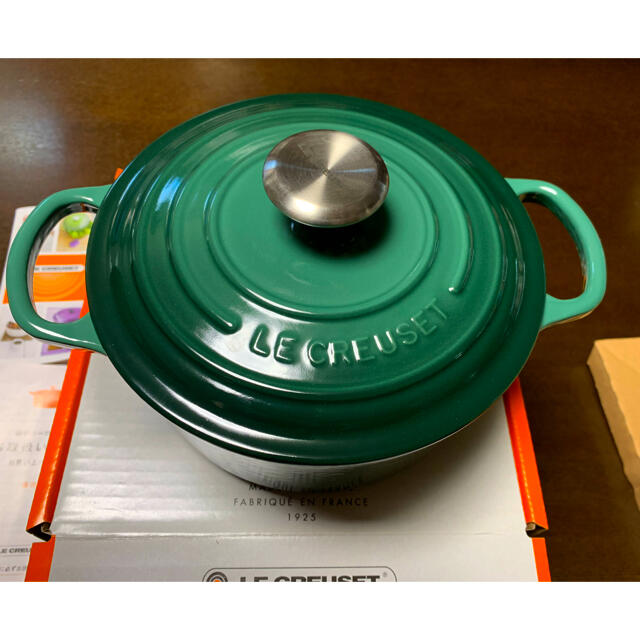 LE CREUSET(ルクルーゼ)のルクルーゼ   ココットロンド　18cm  アーティチョーク　グリーン　緑 インテリア/住まい/日用品のキッチン/食器(鍋/フライパン)の商品写真