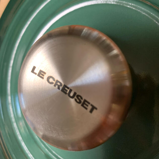 LE CREUSET(ルクルーゼ)のルクルーゼ   ココットロンド　18cm  アーティチョーク　グリーン　緑 インテリア/住まい/日用品のキッチン/食器(鍋/フライパン)の商品写真
