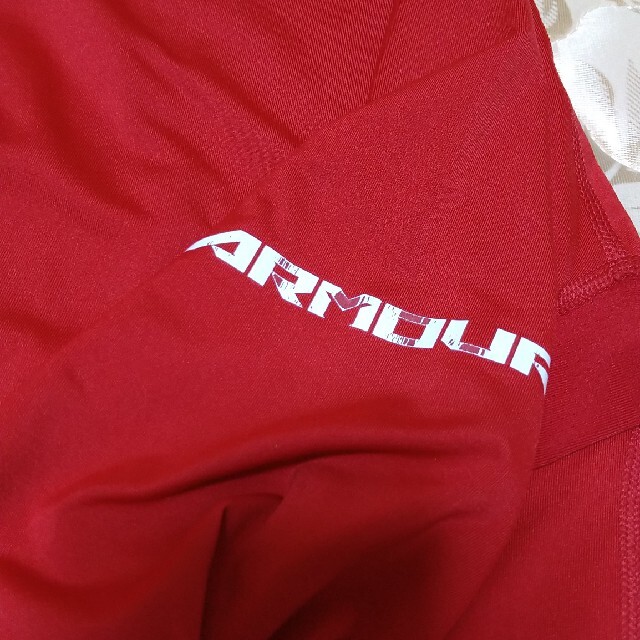 UNDER ARMOUR(アンダーアーマー)の野球アンダーシャツ　赤 スポーツ/アウトドアの野球(ウェア)の商品写真