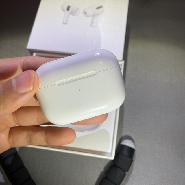 Apple(アップル)のAirPods Pro エアーポッズプロ 本体のみ スマホ/家電/カメラのオーディオ機器(ヘッドフォン/イヤフォン)の商品写真