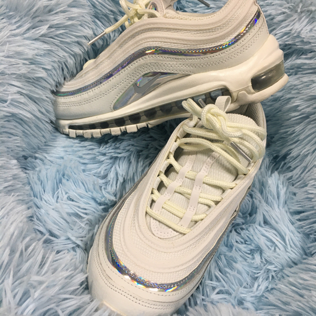 NIKE(ナイキ)のナイキ　エアマックス97 限定品！iridescent white レディースの靴/シューズ(スニーカー)の商品写真