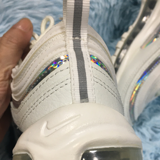 NIKE(ナイキ)のナイキ　エアマックス97 限定品！iridescent white レディースの靴/シューズ(スニーカー)の商品写真