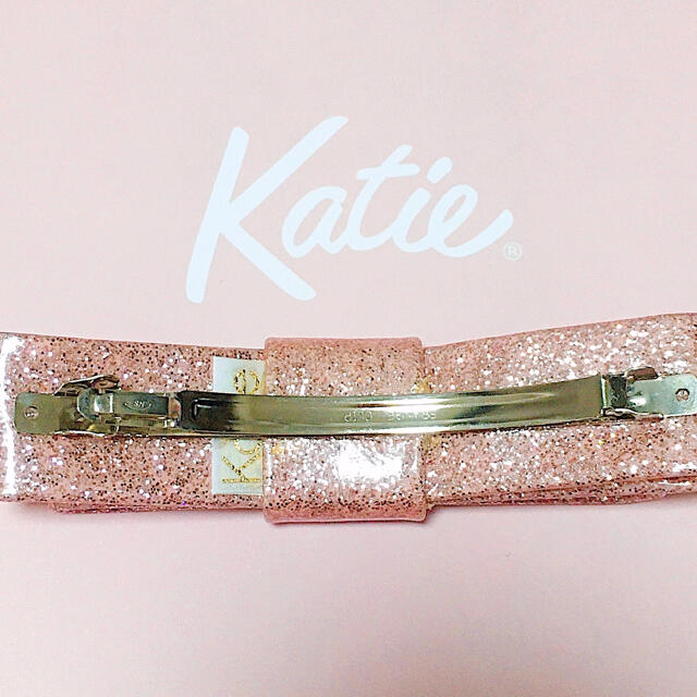 Katie(ケイティー)の【未使用美品】Katie グリッターリボンバレッタ ベビーピンク レディースのヘアアクセサリー(バレッタ/ヘアクリップ)の商品写真