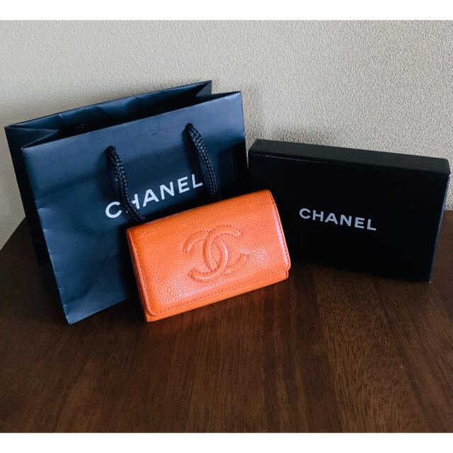 CHANEL(シャネル)のシャネル、キャビアスキン、キーケース、オレンジ、中古、美品 レディースのファッション小物(キーケース)の商品写真