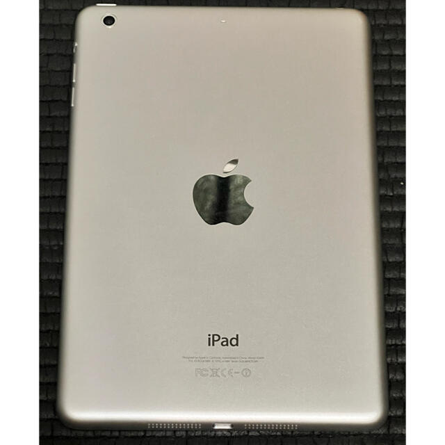 iPad(アイパッド)の【中古】iPad mini 2 Silver 32GB 傷あり 本体と箱のみ スマホ/家電/カメラのPC/タブレット(タブレット)の商品写真