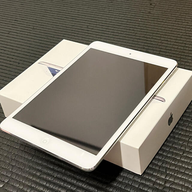 iPad(アイパッド)の【中古】iPad mini 2 Silver 32GB 傷あり 本体と箱のみ スマホ/家電/カメラのPC/タブレット(タブレット)の商品写真