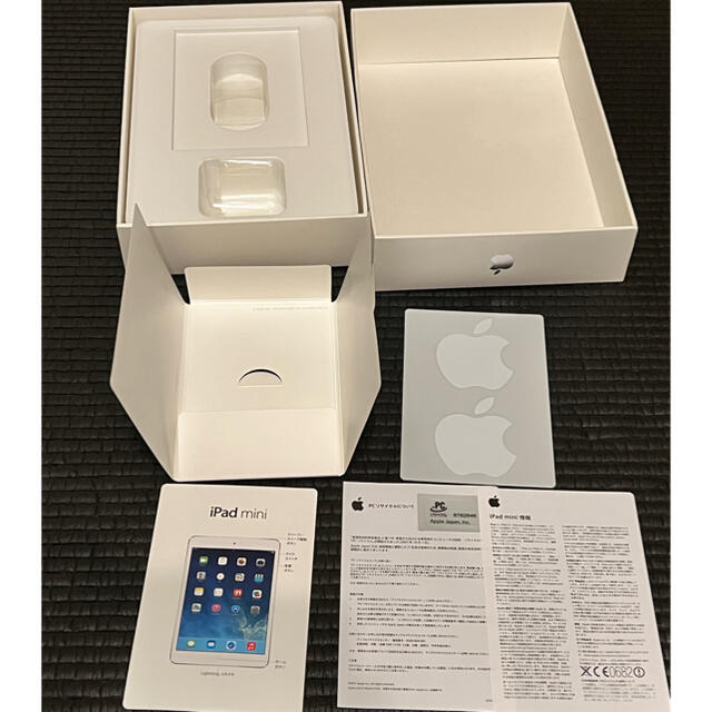 iPad(アイパッド)の【中古】iPad mini 2 Silver 32GB 傷あり 本体と箱のみ スマホ/家電/カメラのPC/タブレット(タブレット)の商品写真