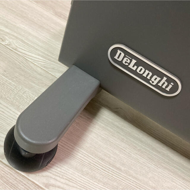 DeLonghi(デロンギ)のデロンギ コンベクターヒーター (HXJ60L12) スマホ/家電/カメラの冷暖房/空調(電気ヒーター)の商品写真