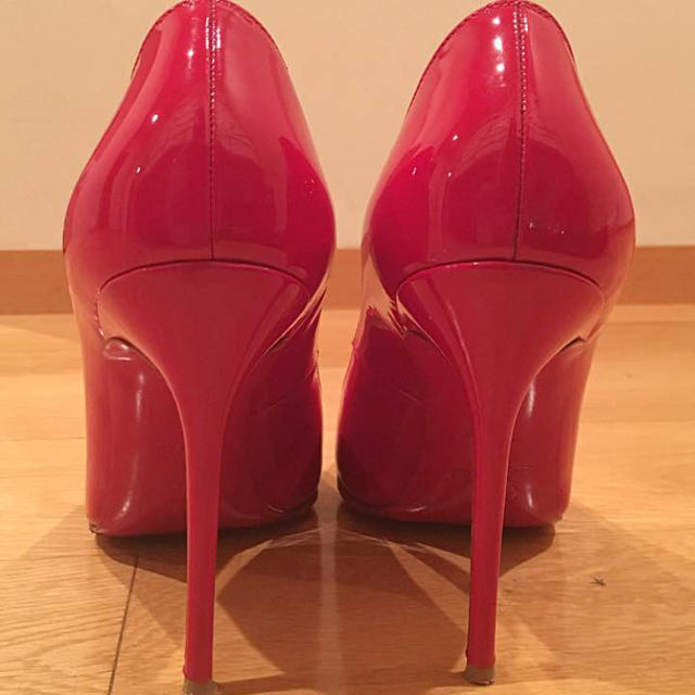 Christian Louboutin(クリスチャンルブタン)のルブタン エナメルパンプス 24cm美品 レディースの靴/シューズ(ハイヒール/パンプス)の商品写真