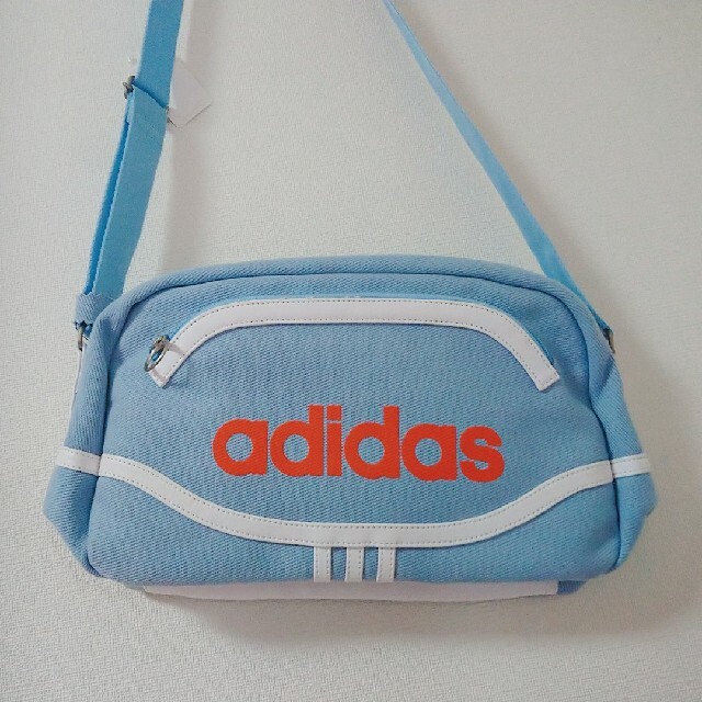 adidas(アディダス)のアディダス ショルダー鞄 レディースのバッグ(ショルダーバッグ)の商品写真