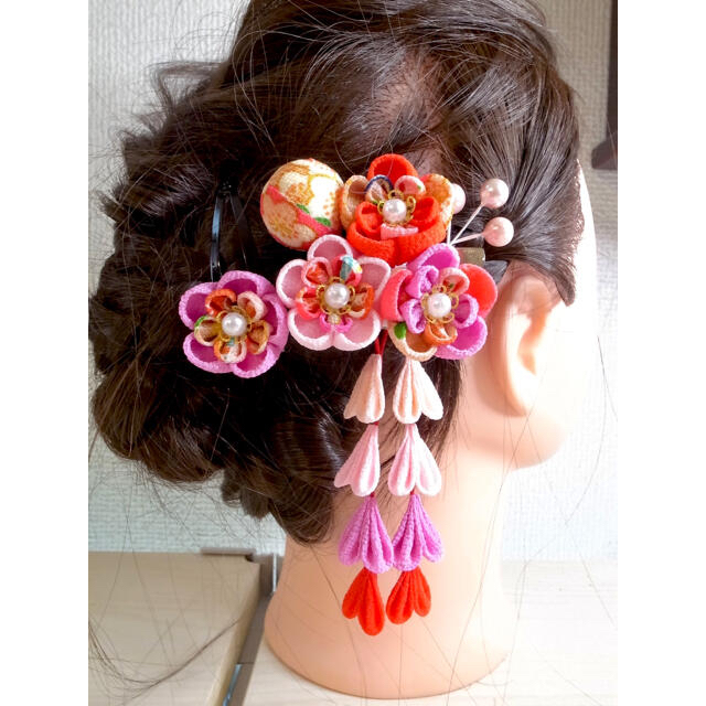 お花の髪飾り　前撮り　卒業式　浴衣　七五三　ピンク　赤 56 レディースのヘアアクセサリー(ヘアピン)の商品写真