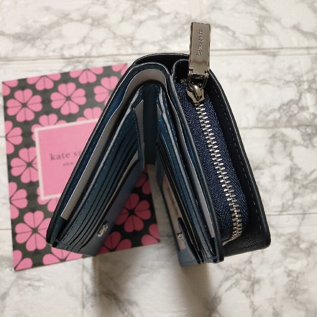 kate spade new york(ケイトスペードニューヨーク)の人気!! ケイトスペードニューヨーク 二つ折り ウォレット 財布 ネイビー 青 レディースのファッション小物(財布)の商品写真