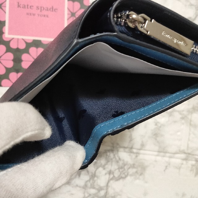 kate spade new york(ケイトスペードニューヨーク)の人気!! ケイトスペードニューヨーク 二つ折り ウォレット 財布 ネイビー 青 レディースのファッション小物(財布)の商品写真