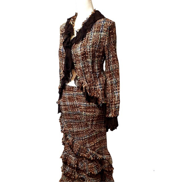 Vivienne Westwood(ヴィヴィアンウエストウッド)の美品 ツイード セットアップ ジャケット スカート フリル イタリア製 ブラウン レディースのレディース その他(セット/コーデ)の商品写真