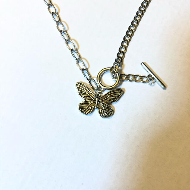 蝶々 バタフライ　ヴィンテージ アンティーク ネックレス　シルバー レディースのアクセサリー(ネックレス)の商品写真