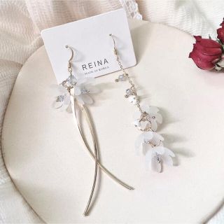 スナイデル(SNIDEL)の♡アシンメトリーフラワーピアス♡揺れるモテピアス人気完売韓国(ピアス)