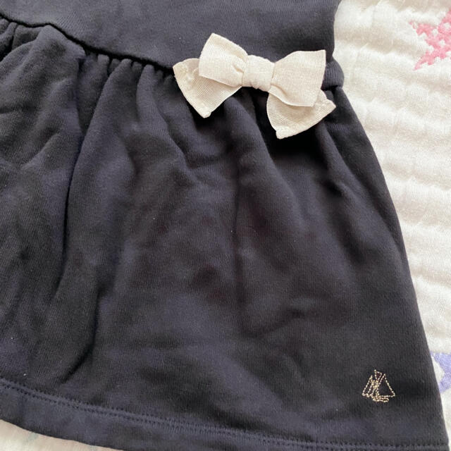 PETIT BATEAU(プチバトー)の☆美品☆プチバトー☆スウェットリボン付ワンピース☆ キッズ/ベビー/マタニティのベビー服(~85cm)(ワンピース)の商品写真