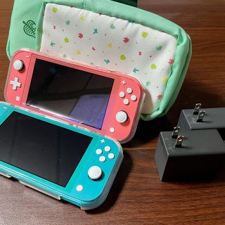 ニンテンドウ(任天堂)のNintendo Switch lite 美品2色 +ショルダーバッグ付き(携帯用ゲーム機本体)