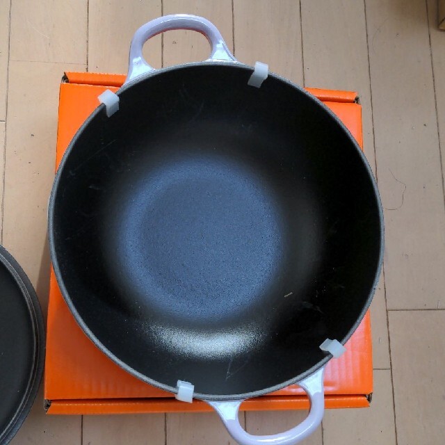 LE CREUSET(ルクルーゼ)の専用☆新品未使用☆ル・クルーゼ マルミット 鍋 22センチ ブルーベルパープル インテリア/住まい/日用品のキッチン/食器(鍋/フライパン)の商品写真