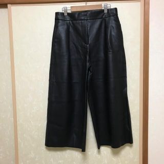 ザラ(ZARA)のZARA フェイクレザークロップドパンツ(カジュアルパンツ)