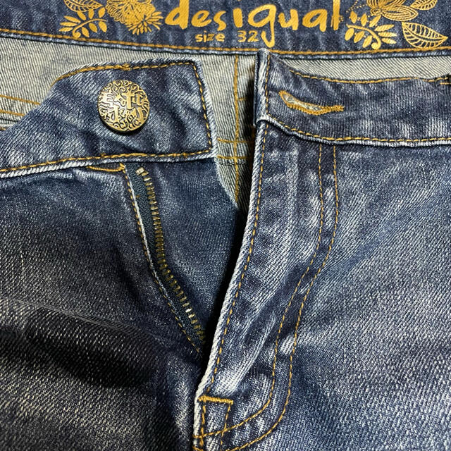 Disney(ディズニー)のDesigual デシグアル ジーンズ  Disney ディズニー　ミッキー レディースのパンツ(デニム/ジーンズ)の商品写真