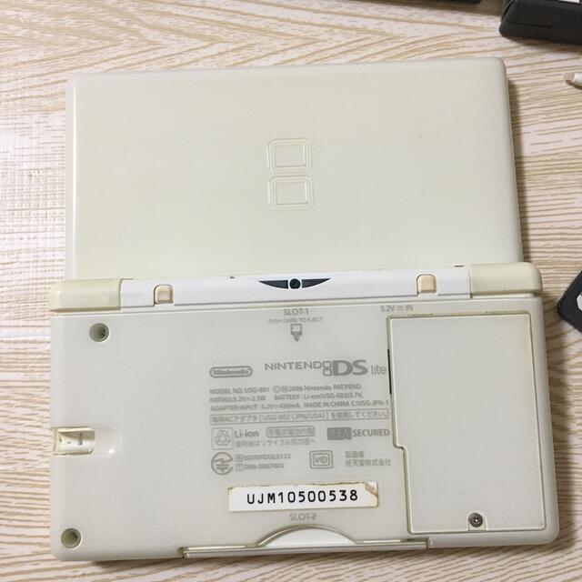 任天堂ds lite 本体　カセット3点 エンタメ/ホビーのゲームソフト/ゲーム機本体(携帯用ゲーム機本体)の商品写真