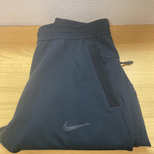 NIKE(ナイキ)のNIKE、ナイキ、テックパックパンツ、ジョガーパンツ、黒、Mサイズ、 スポーツ/アウトドアのランニング(ウェア)の商品写真