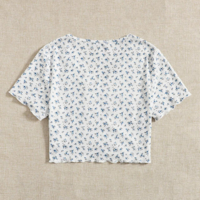 ZARA(ザラ)のSHEIN 小花柄シャーリングカットソー 美品 韓国風 大きいサイズ レディースのトップス(カットソー(半袖/袖なし))の商品写真