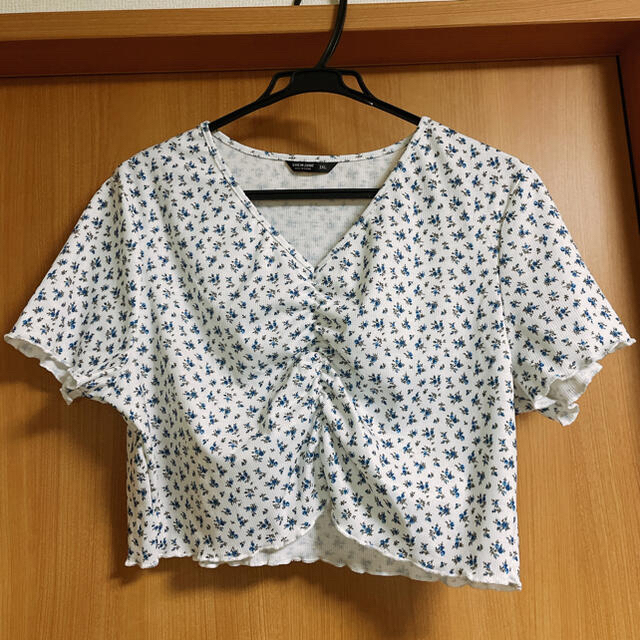 ZARA(ザラ)のSHEIN 小花柄シャーリングカットソー 美品 韓国風 大きいサイズ レディースのトップス(カットソー(半袖/袖なし))の商品写真