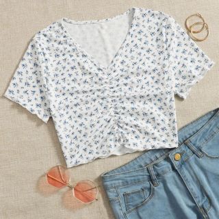 ザラ(ZARA)のSHEIN 小花柄シャーリングカットソー 美品 韓国風 大きいサイズ(カットソー(半袖/袖なし))