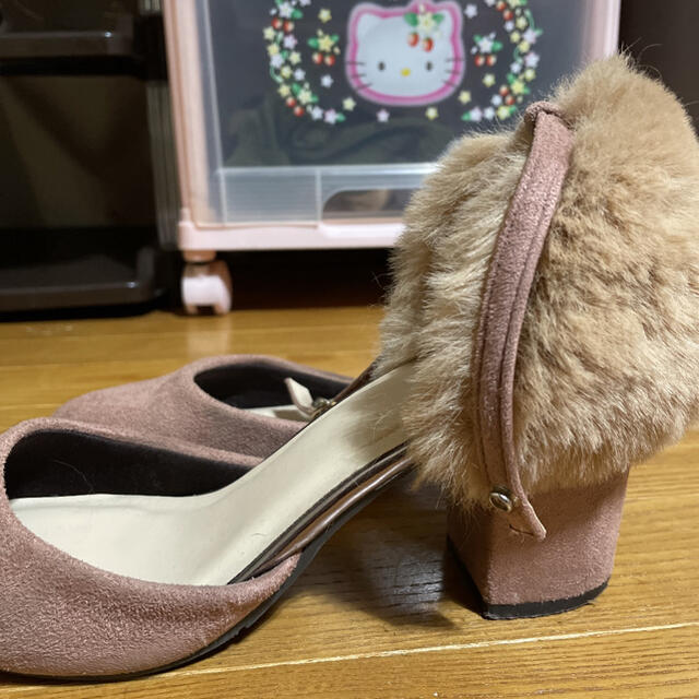 COLZA(コルザ)のピンクファー付きヒール レディースの靴/シューズ(ハイヒール/パンプス)の商品写真