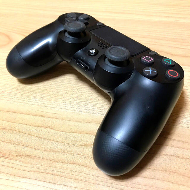PlayStation4(プレイステーション4)の動作確認済⭐️PS4純正コントローラー DUALSHOCK4［ブラック］ エンタメ/ホビーのゲームソフト/ゲーム機本体(家庭用ゲーム機本体)の商品写真
