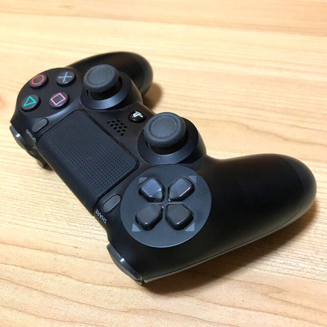 PlayStation4(プレイステーション4)の動作確認済⭐️PS4純正コントローラー DUALSHOCK4［ブラック］ エンタメ/ホビーのゲームソフト/ゲーム機本体(家庭用ゲーム機本体)の商品写真