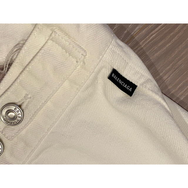 ほぼ未使用の美品 BALENCIAGA(バレンシアガ)Gジャン 白 36 ほぼ未使用の美品 BALENCIAGA(バレンシアガ)Gジャン 白 36
