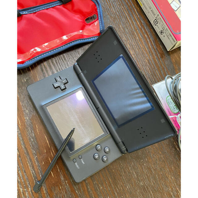 ニンテンドーDS(ニンテンドーDS)のNINTENDO DS Lite ニンテンドーDSライト ジェットブラックセット エンタメ/ホビーのゲームソフト/ゲーム機本体(携帯用ゲーム機本体)の商品写真