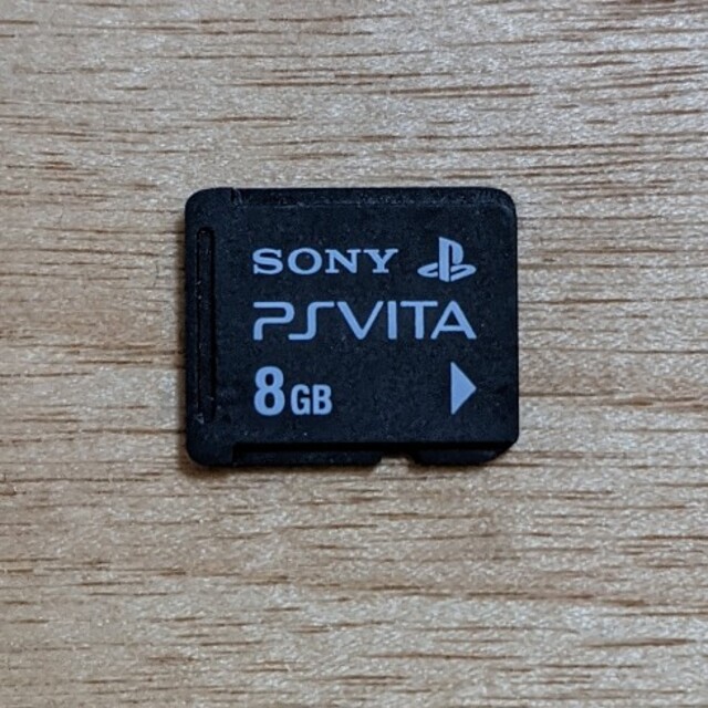 PlayStation Vita(プレイステーションヴィータ)のSONY　PSVITA　メモリーカード８GB エンタメ/ホビーのゲームソフト/ゲーム機本体(その他)の商品写真