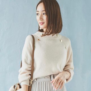 シマムラ(しまむら)の新品 星玲奈 ボタン付き ニットプルオーバー ニットセーター 今季人気完売(ニット/セーター)