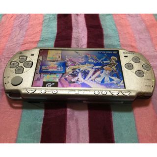 プレイステーションポータブル(PlayStation Portable)のSONY PSP 2000 シルバー メモステ64GB新品付属(携帯用ゲーム機本体)